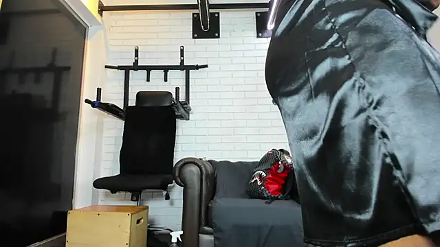 ItaloMoore online show from 04-25-26, 01:41