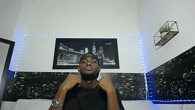 Snapshot of eebony_stallion chatting on 09-15-25, 11:05 eebony stallion online show from 09-15-25, 11:05