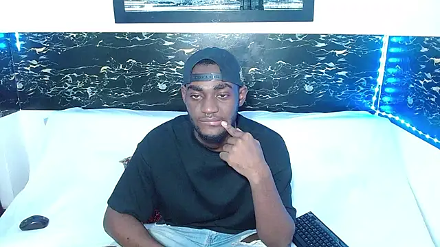 Snapshot of eebony_stallion chatting on 09-27-25, 03:22 eebony stallion online show from 09-27-25, 03:22