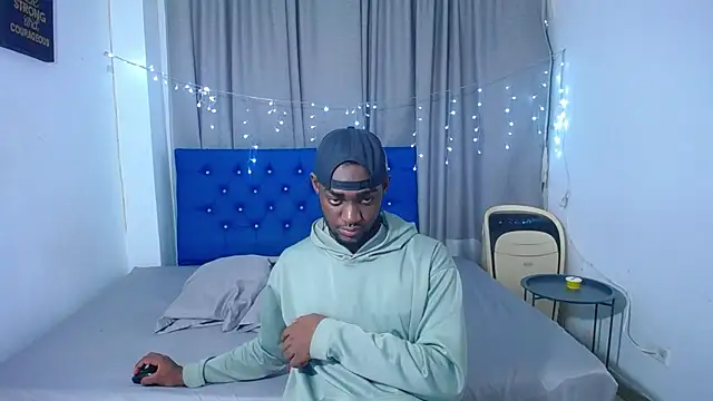 Snapshot of eebony_stallion chatting on 09-30-25, 03:22 eebony stallion online show from 09-30-25, 03:22