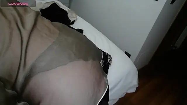 Snapshot of paulaSTendhal chatting on 02-05-26, 02:16 paulaSTendhal online show from 02-05-26, 02:16