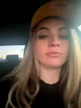 Snapshot of M1l3yD3w chatting on 09-25-25, 01:42 M1l3yD3w online show from 09-25-25, 01:42