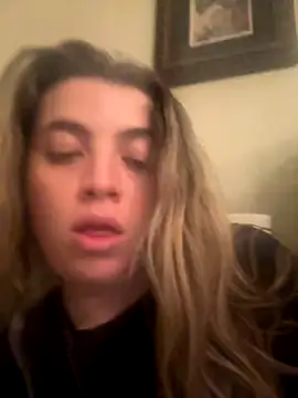 Snapshot of M1l3yD3w chatting on 10-27-25, 01:42 M1l3yD3w online show from 10-27-25, 01:42