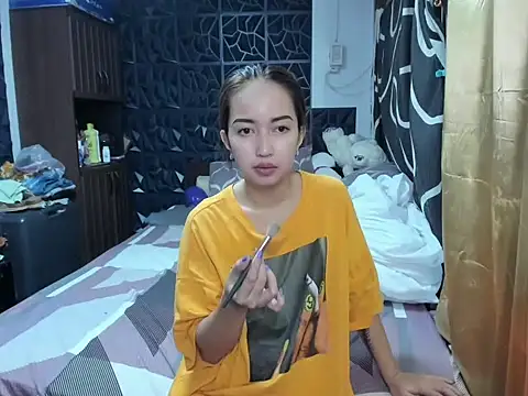 Snapshot of Soft_Angel8 chatting on 10-24-25, 05:48 Soft Angel8 online show from 10-24-25, 05:48