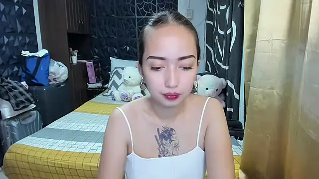 Snapshot of Soft_Angel8 chatting on 11-17-25, 01:06 Soft Angel8 online show from 11-17-25, 01:06