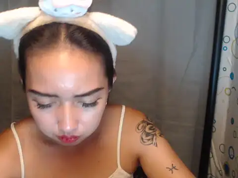 Snapshot of Soft_Angel8 chatting on 05-23-26, 06:12 Soft Angel8 online show from 05-23-26, 06:12