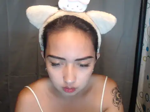 Snapshot of Soft_Angel8 chatting on 05-24-26, 06:18 Soft Angel8 online show from 05-24-26, 06:18