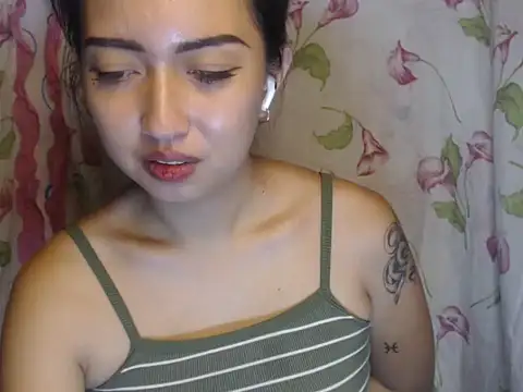 Snapshot of Soft_Angel8 chatting on 06-07-26, 06:11 Soft Angel8 online show from 06-07-26, 06:11