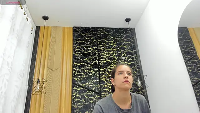 MiaCours online show from 04-12-26, 01:05