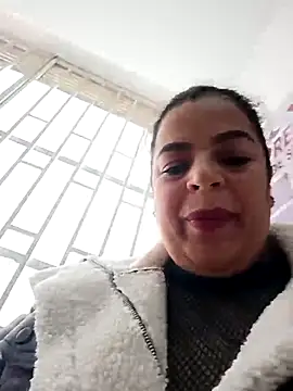 Mia-Glow online show from 01-11-26, 01:16