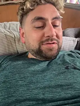 Snapshot of speakonit chatting on 10-04-25, 05:33 speakonit online show from 10-04-25, 05:33