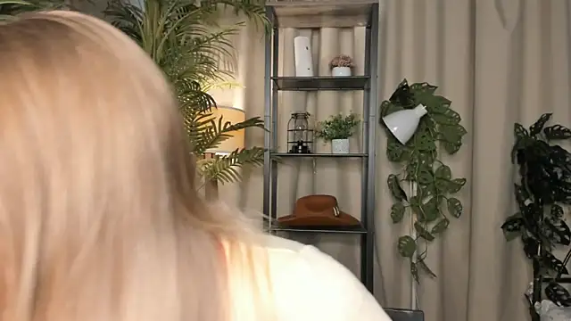 Snapshot of ChinBonnell chatting on 09-28-25, 05:57 ChinBonnell online show from 09-28-25, 05:57