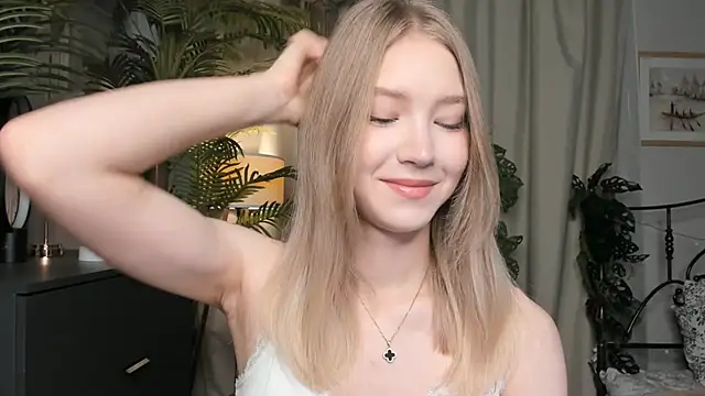 Snapshot of ChinBonnell chatting on 10-19-25, 05:41 ChinBonnell online show from 10-19-25, 05:41