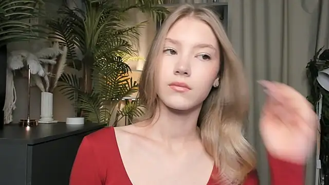 Snapshot of ChinBonnell chatting on 10-25-25, 05:37 ChinBonnell online show from 10-25-25, 05:37