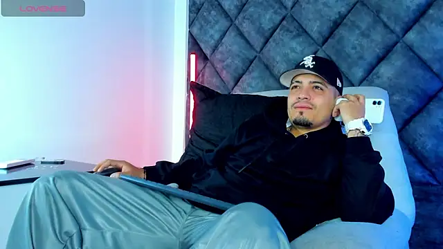 OwenStonne  online show from 12-18-25, 01:06