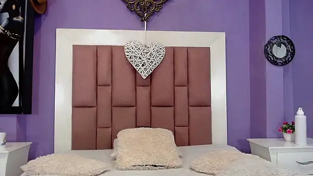 Snapshot of ChiaraLudovica chatting on 10-07-25, 02:36 ChiaraLudovica online show from 10-07-25, 02:36