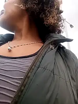 BiiancaEstradaa online show from 10-10-25, 03:22