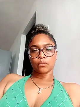 BiiancaEstradaa online show from 03-12-26, 02:01