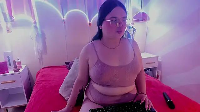 Lushi Love online show from 10-15-25, 05:13