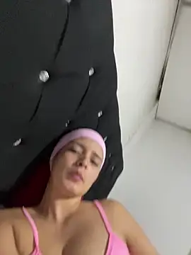 Snapshot of Mia_jhoonson chatting on 11-10-25, 02:21 Mia jhoonson online show from 11-10-25, 02:21