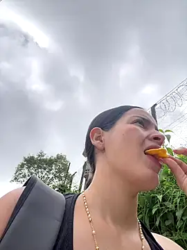 Snapshot of Mia_jhoonson chatting on 11-20-25, 02:17 Mia jhoonson online show from 11-20-25, 02:17