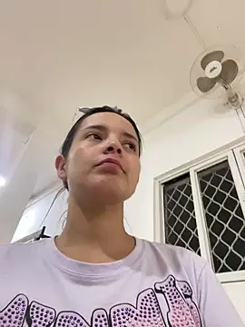 Mia jhoonson online show from 02-05-26, 11:53