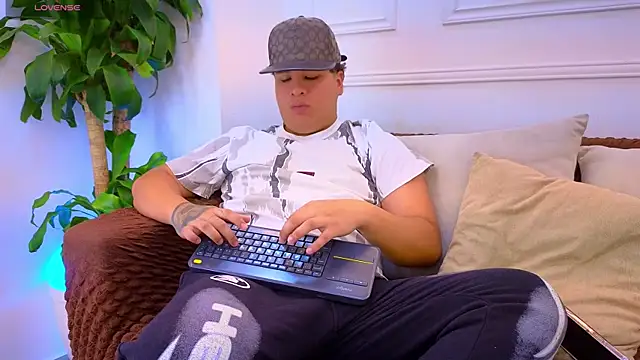 Naim Bennetsex online show from 07-28-26, 08:52