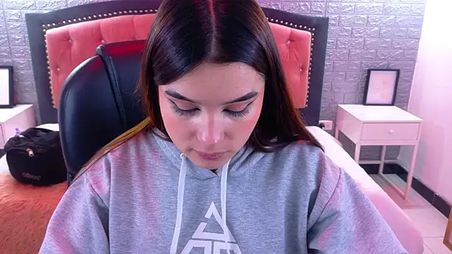 Natalie loffreda online show from 10-09-25, 03:04