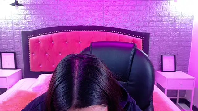 Natalie loffreda online show from 10-15-25, 02:55