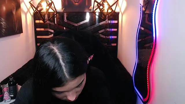 Natalie loffreda online show from 04-21-26, 01:42