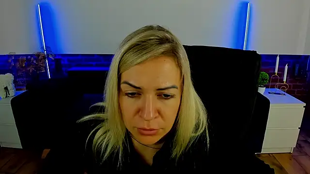 Anna Snows online show from 09-25-25, 01:37