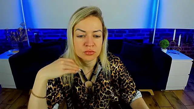 Anna Snows online show from 10-25-25, 06:02