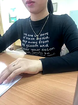 Snapshot of -NhaKy22 chatting on 12-23-25, 01:03 -NhaKy22 online show from 12-23-25, 01:03