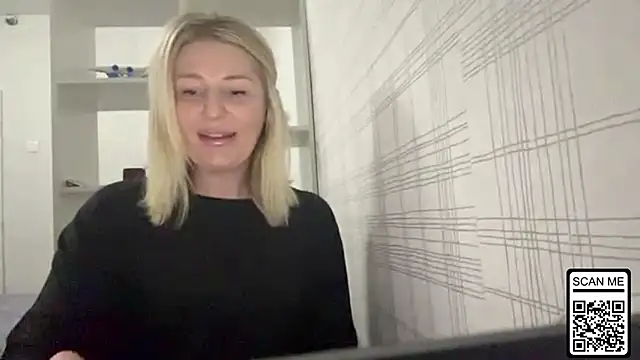 Blondie xoxoxo online show from 10-29-25, 10:28