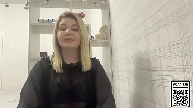 Blondie xoxoxo online show from 01-16-26, 04:33