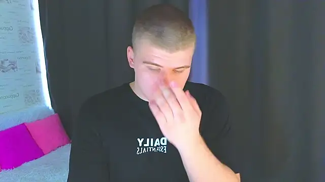 Snapshot of kittenmurr chatting on 10-07-25, 03:47 kittenmurr online show from 10-07-25, 03:47