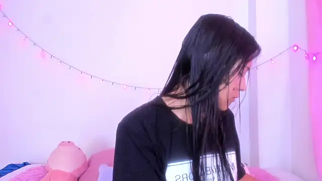 Snapshot of Abby_roussee chatting on 10-13-25, 02:06 Abby roussee online show from 10-13-25, 02:06