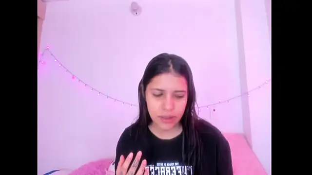 Snapshot of Abby_roussee chatting on 10-27-25, 02:43 Abby roussee online show from 10-27-25, 02:43