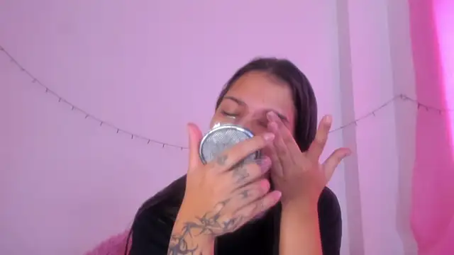 Snapshot of Abby_roussee chatting on 11-15-25, 01:40 Abby roussee online show from 11-15-25, 01:40