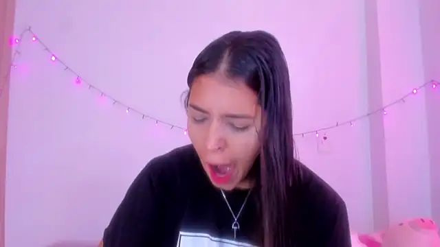 Snapshot of Abby_roussee chatting on 11-22-25, 01:43 Abby roussee online show from 11-22-25, 01:43