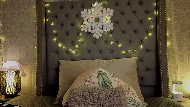 Snapshot of Abby_roussee chatting on 12-13-25, 08:14 Abby roussee online show from 12-13-25, 08:14