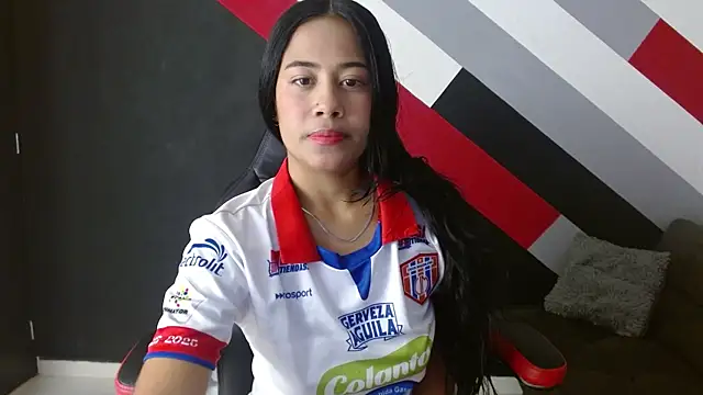 Snapshot of NatiHoran chatting on 10-25-25, 11:32 NatiHoran online show from 10-25-25, 11:32