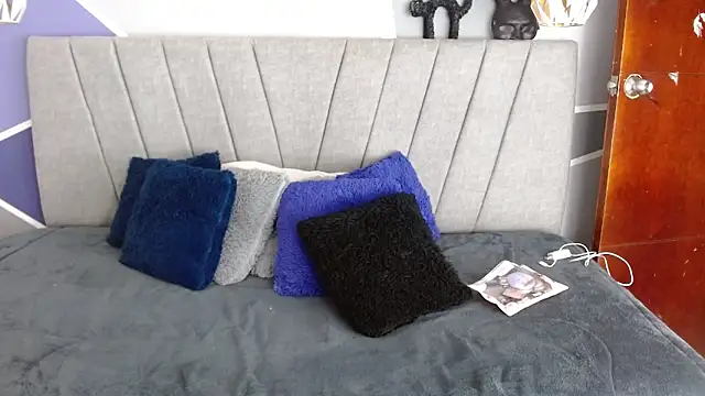 Snapshot of NatiHoran chatting on 11-28-25, 11:51 NatiHoran online show from 11-28-25, 11:51