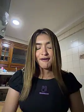 Snapshot of jenn_fit chatting on 05-18-26, 04:07 jenn fit online show from 05-18-26, 04:07