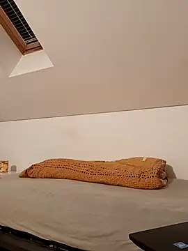 Snapshot of bolo1984 chatting on 10-27-25, 05:17 bolo1984 online show from 10-27-25, 05:17