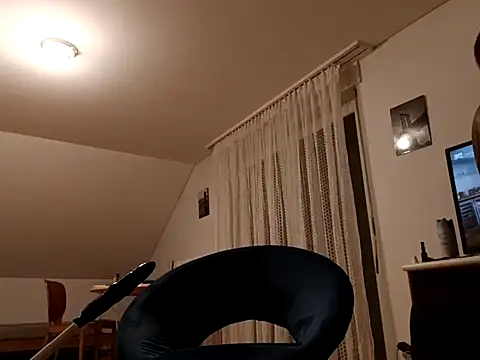 Snapshot of bolo1984 chatting on 10-31-25, 06:31 bolo1984 online show from 10-31-25, 06:31