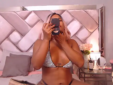 Snapshot of Ashleyroberst chatting on 11-06-25, 10:05 Ashleyroberst online show from 11-06-25, 10:05