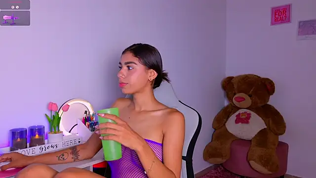 BrunetteAdams001 online show from 10-02-25, 03:35