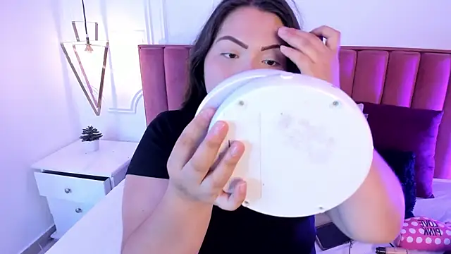 Snapshot of Tessa_Sinclaire chatting on 10-13-25, 07:36 Tessa Sinclaire online show from 10-13-25, 07:36