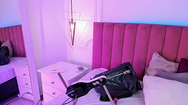 Tessa Sinclaire online show from 04-22-26, 08:32